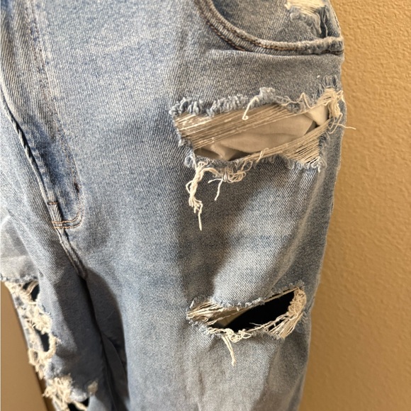 American Eagle Outfitters Ripped Light Blue Mom Jeans - Picture 5 of 12